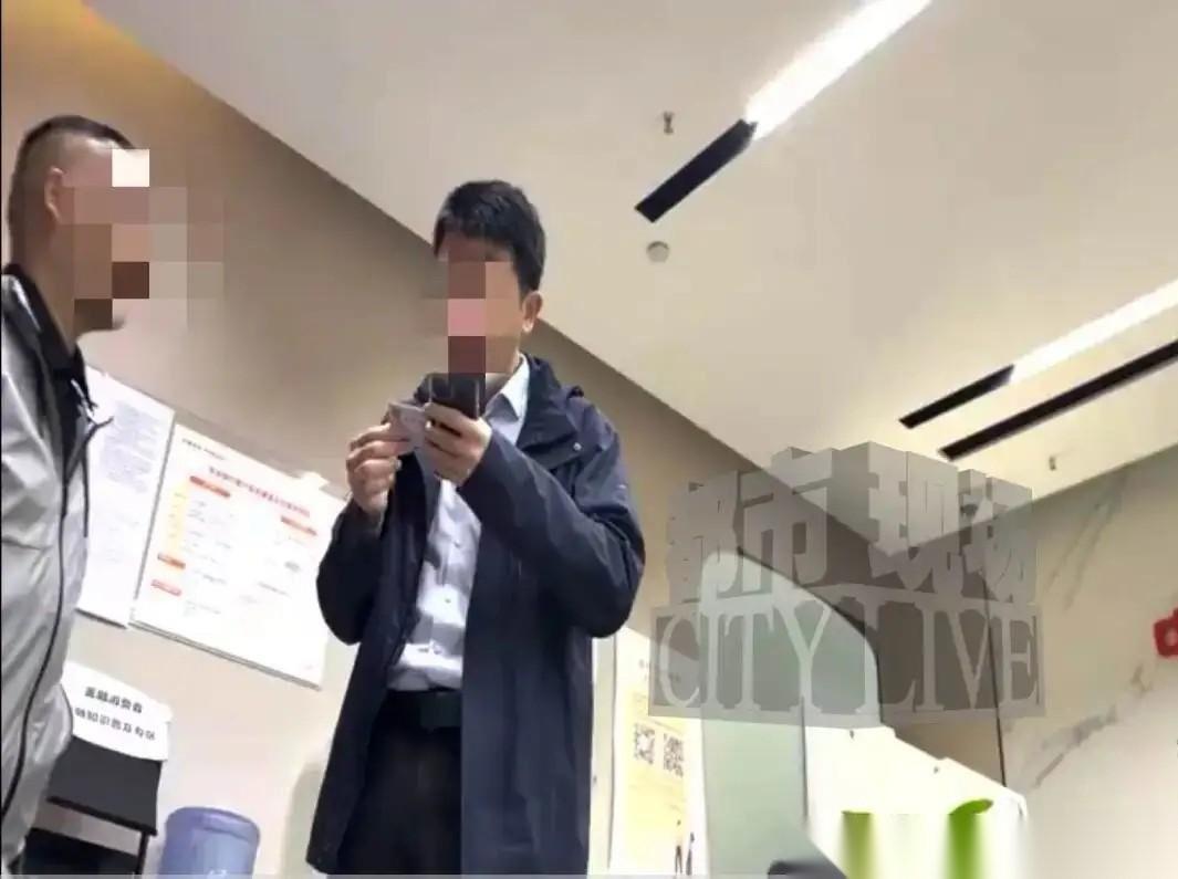 套路太深了！江西宜春，男子手头紧急需资金周转，就找了一个贷款中介，帮他从银行贷款