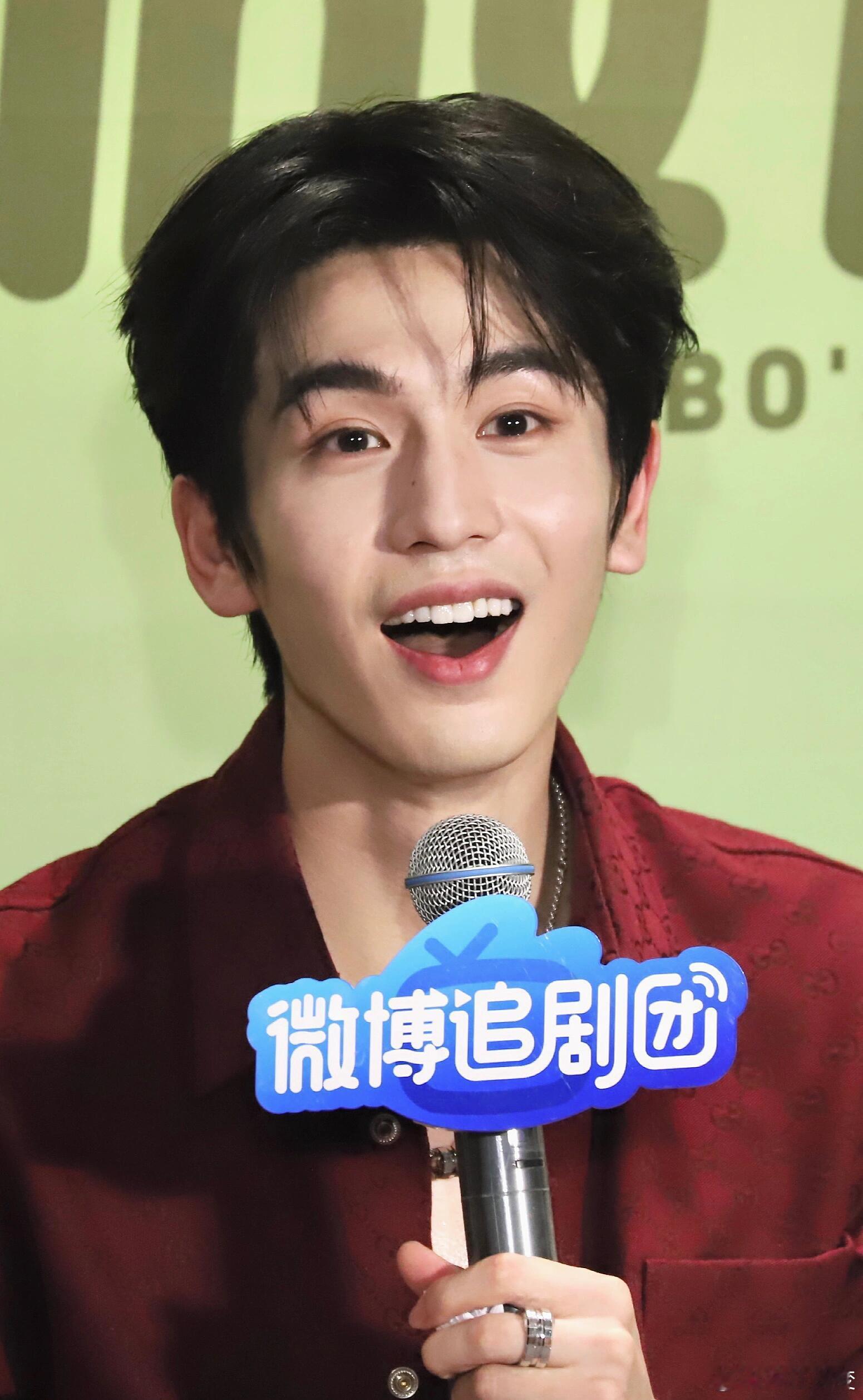 张凌赫张凌赫他连鼻梁上的痣都这么魅怼脸生图张凌赫｜​​​