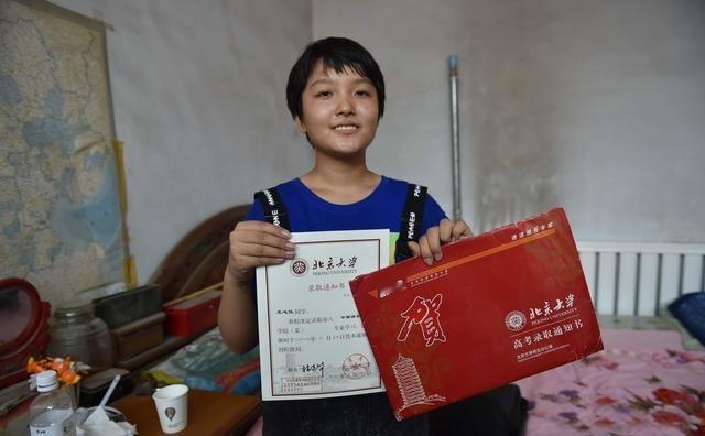 寒门学子王心仪：一篇“感恩贫穷”火爆网络，高考707分清北争夺王心仪2000年