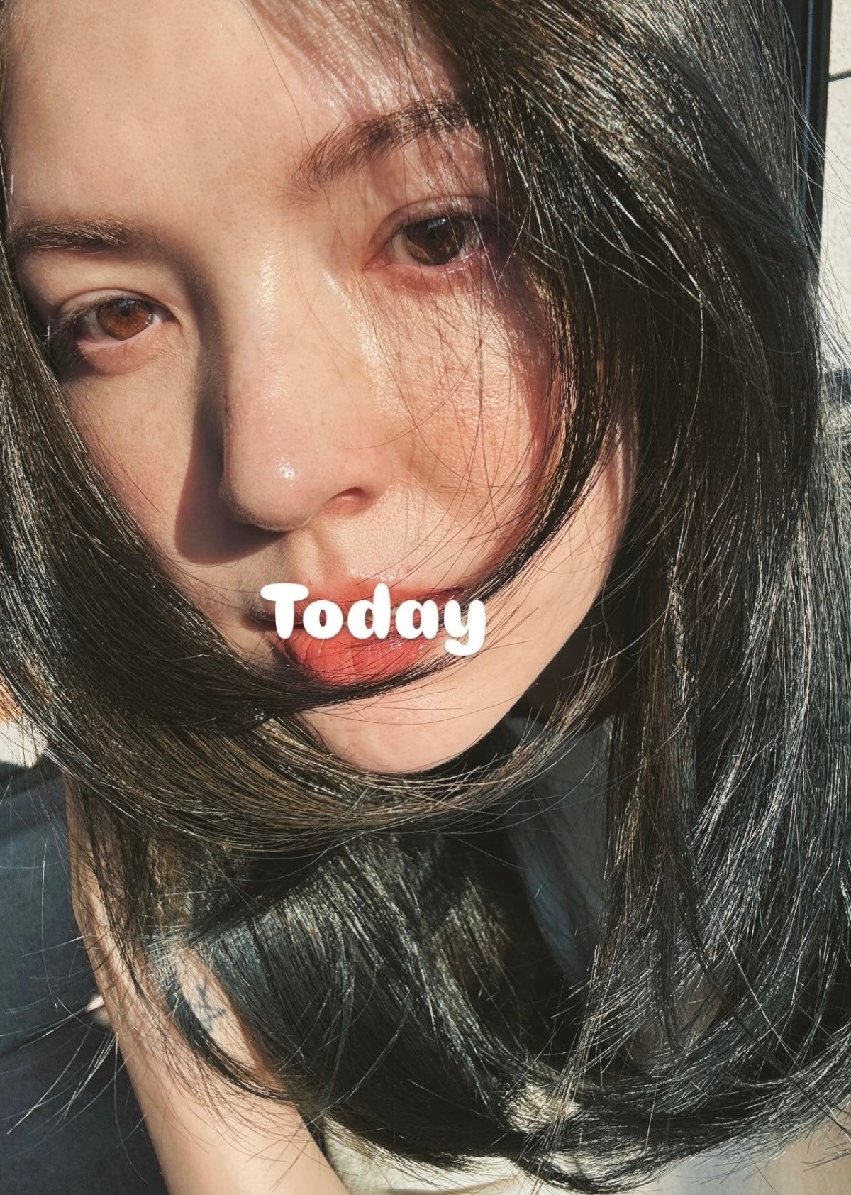 许玮甯产后首晒自拍🤳宝宝每天一睁眼就是这么美的妈妈[抱抱]​​​