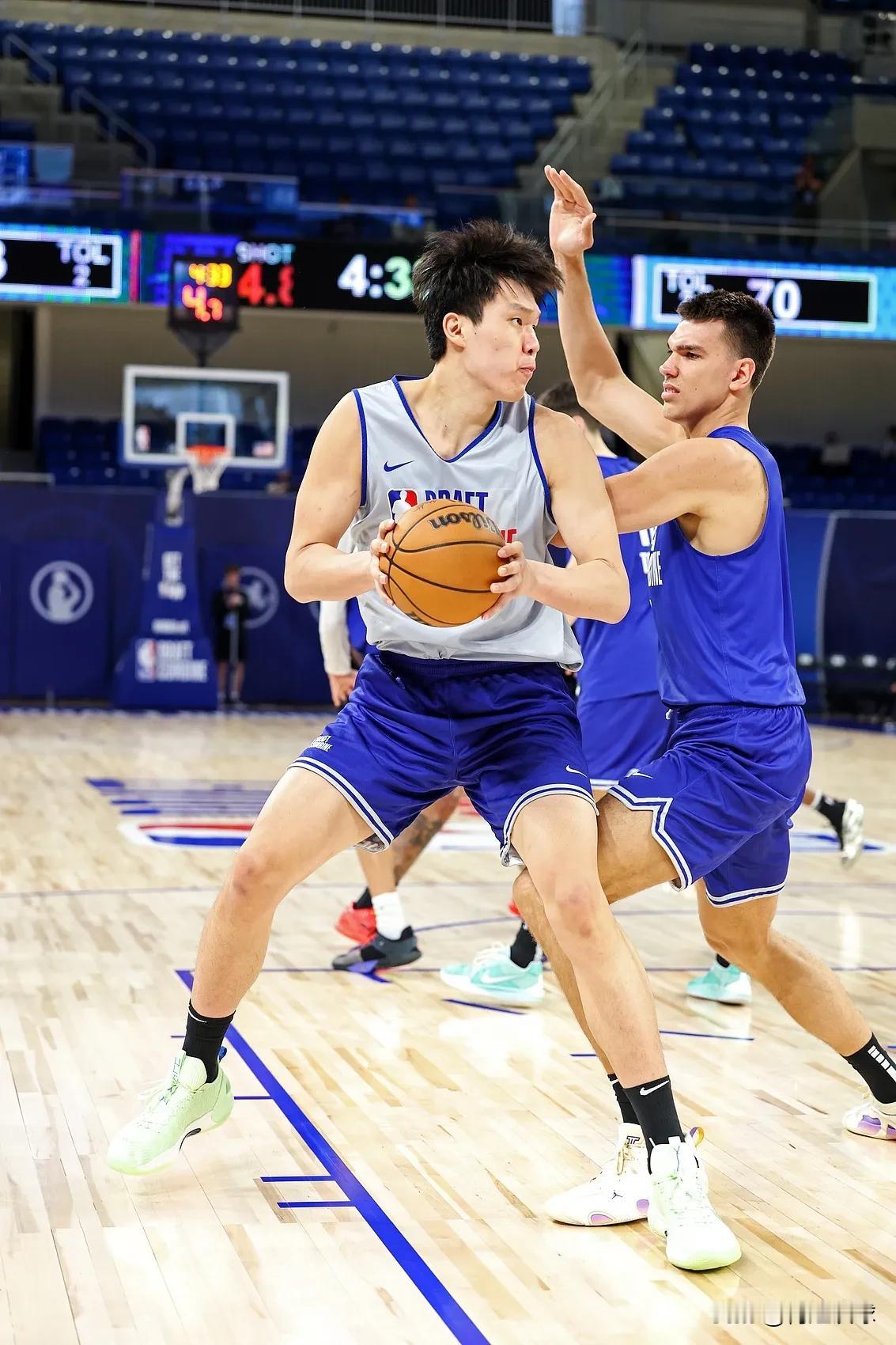 NBA联合试训5V5：杨瀚森两战表现都超出了预期！第一战：出战19分钟，贡献