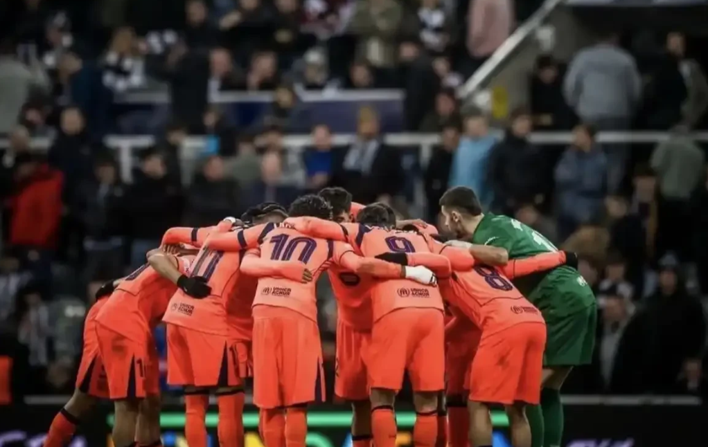 巴萨1:1纽卡，暴露四大顽疾1.板凳深度太差了，除了一套主力阵容，剩下的就是一