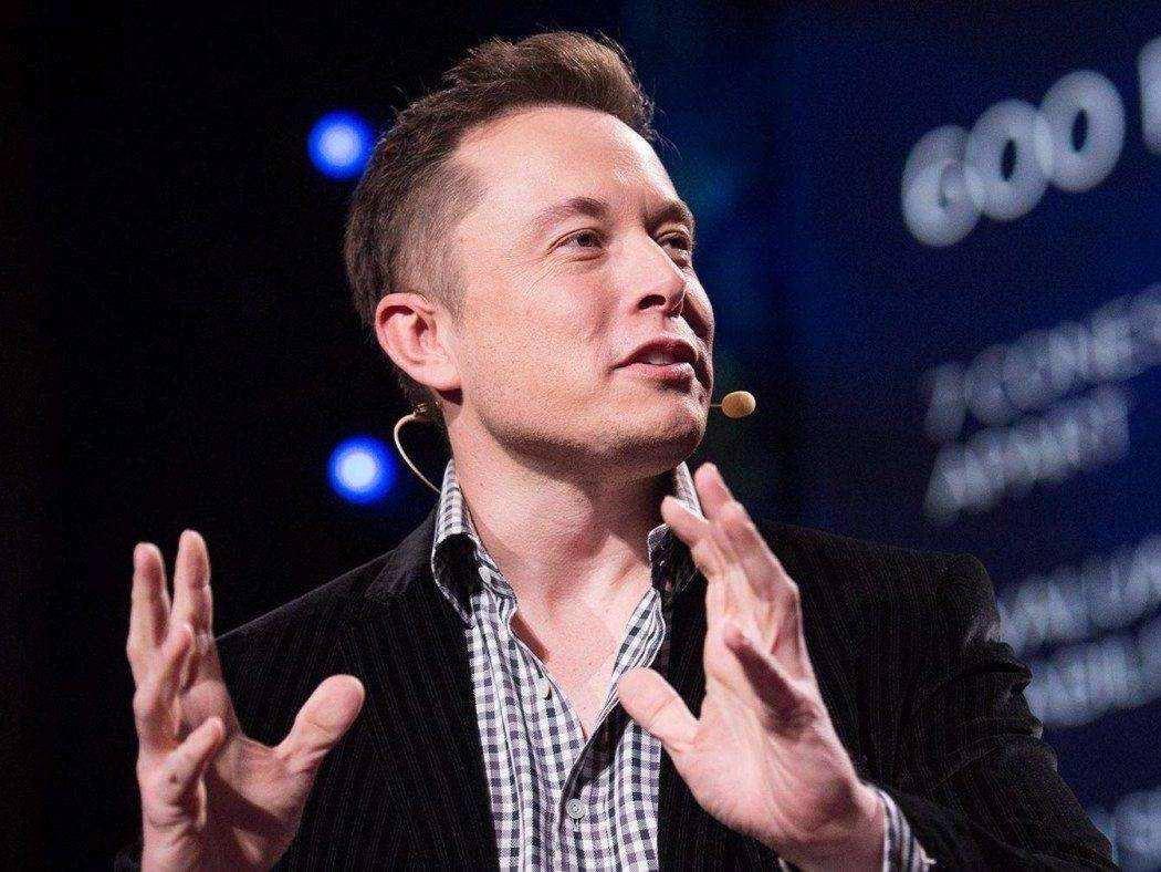 他刚锁定7800亿，AI教父却说他的帝国开始塌了马斯克又刷屏了。这次不是火箭，