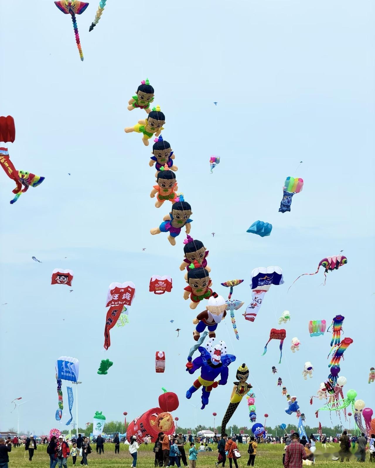 潍坊没有飞不了的风筝！我长见识了。天上乱不乱，潍坊说了算。天上什么奇怪的风