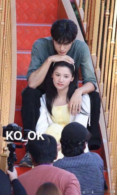 你有这么美萌的野狗骨头走进内娱宋威龙张婧仪这部剧未播先火啦！