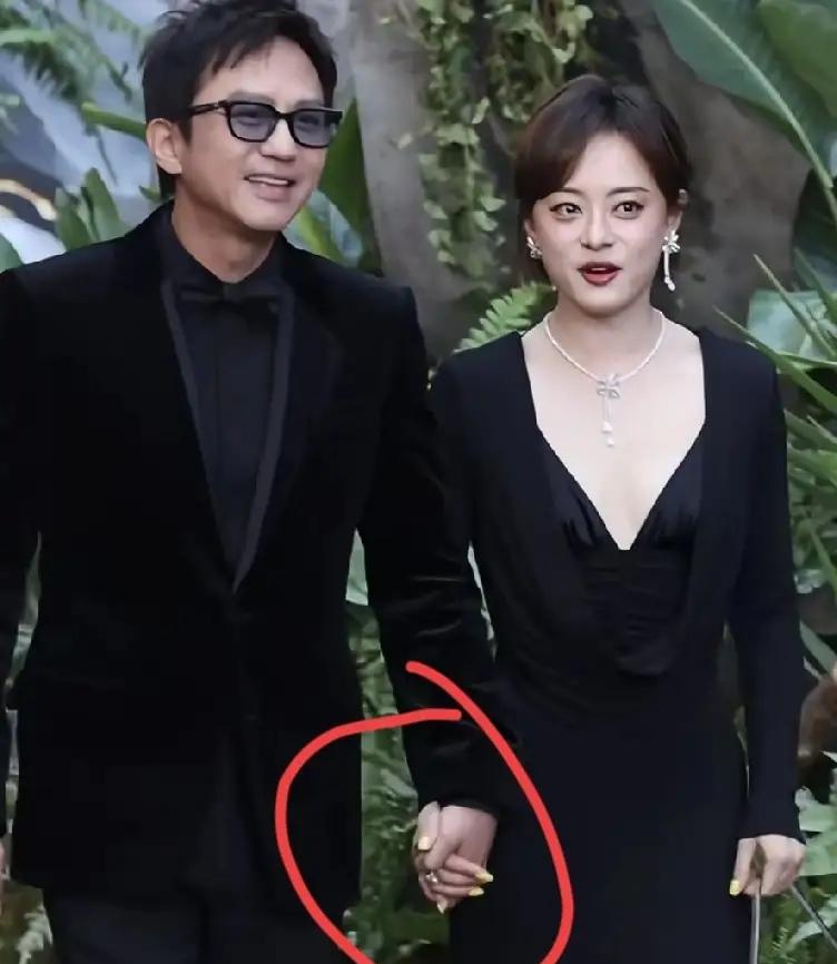 邓超孙俪《阿凡达3》首映礼封神！中式礼物圈粉卡梅隆，甜互动太好磕讲真，内娱