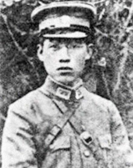 1938年，国军少将张岚峰率数千人投日，不久后他的弟弟张俊峰因小事惹怒日军，被绑