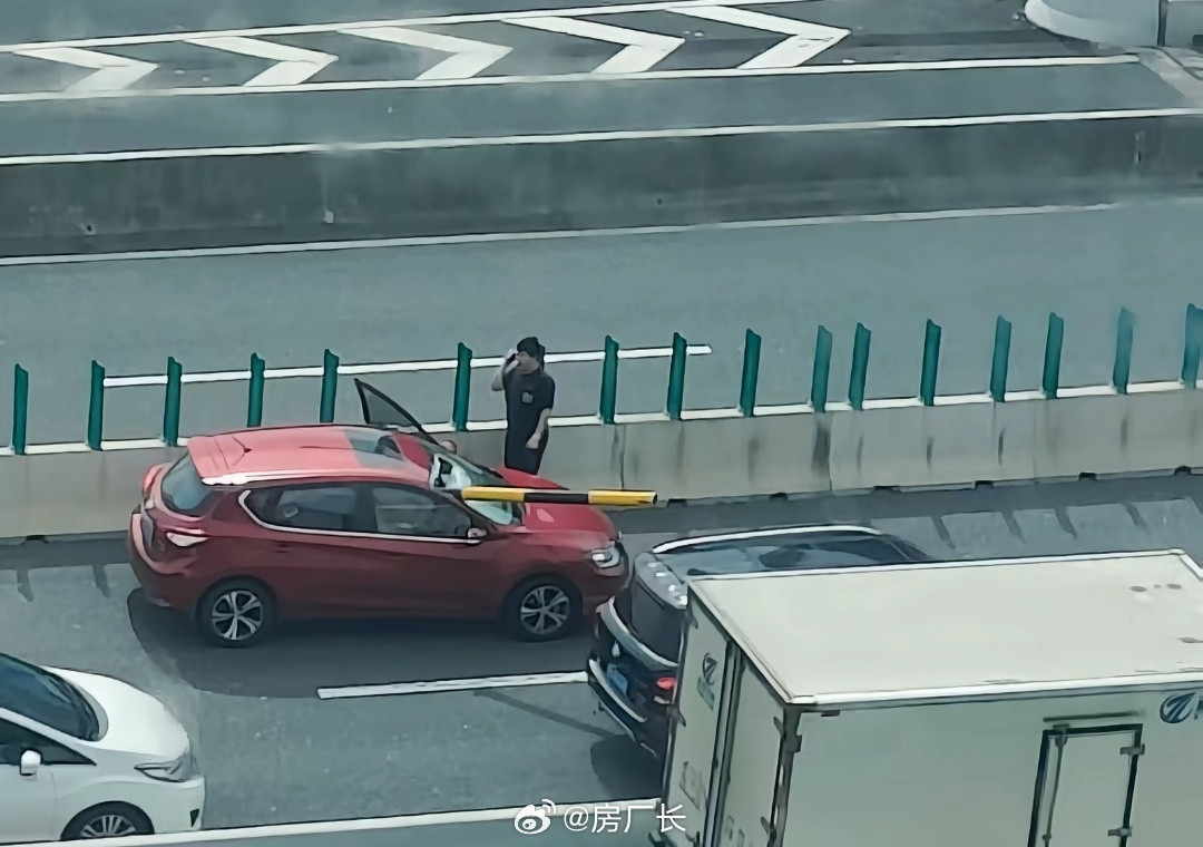 红车车主八字太硬了