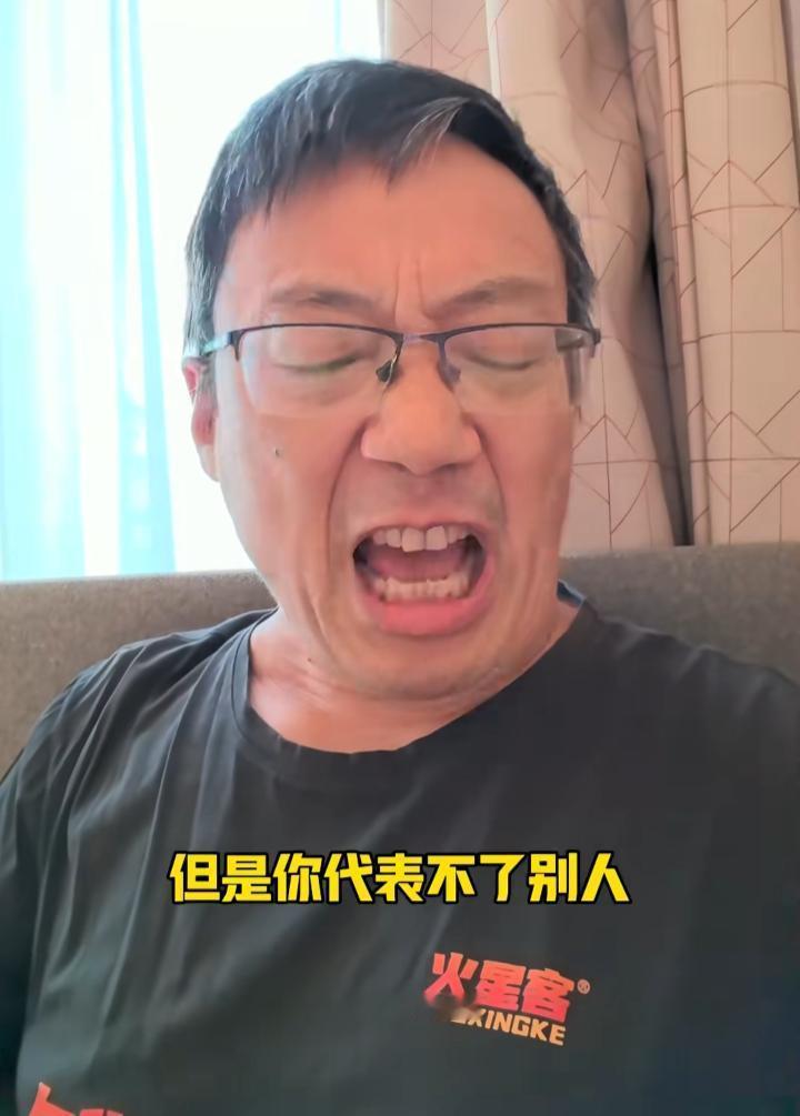 于东来最近是真的翻车了，超市弄得好好的，非要去站队，这次就连考研圈的段子手汤家凤