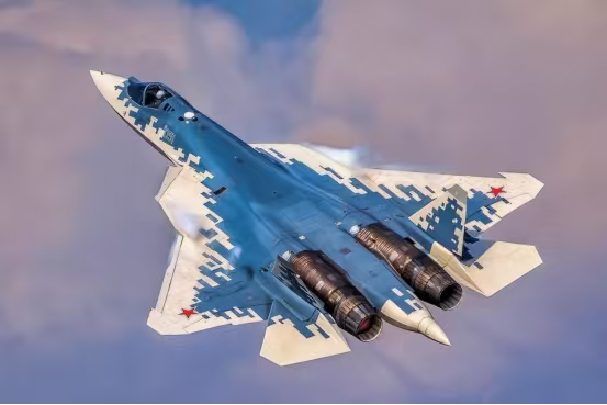 -57&34;重罪犯&34;，北约代号Felon，是莫斯科手里唯一的第五代隐身战机。把它和F-22、