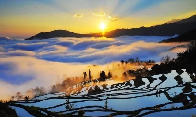 不过，丽江没啥特色美食，木府意义不大[呲牙笑]南方游客，增加德钦梅里雪山和雨崩，