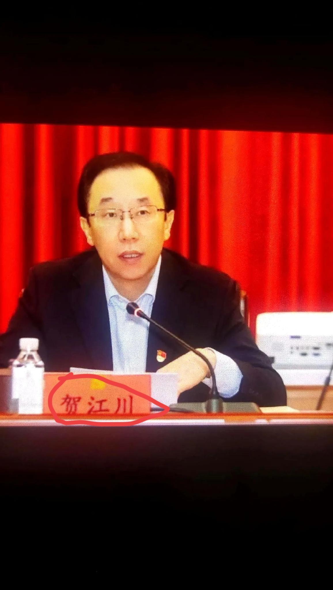 这消息一出，估计北京商圈的饭局上，又要少几个敢大声说话的人了。贺江川，栽了。