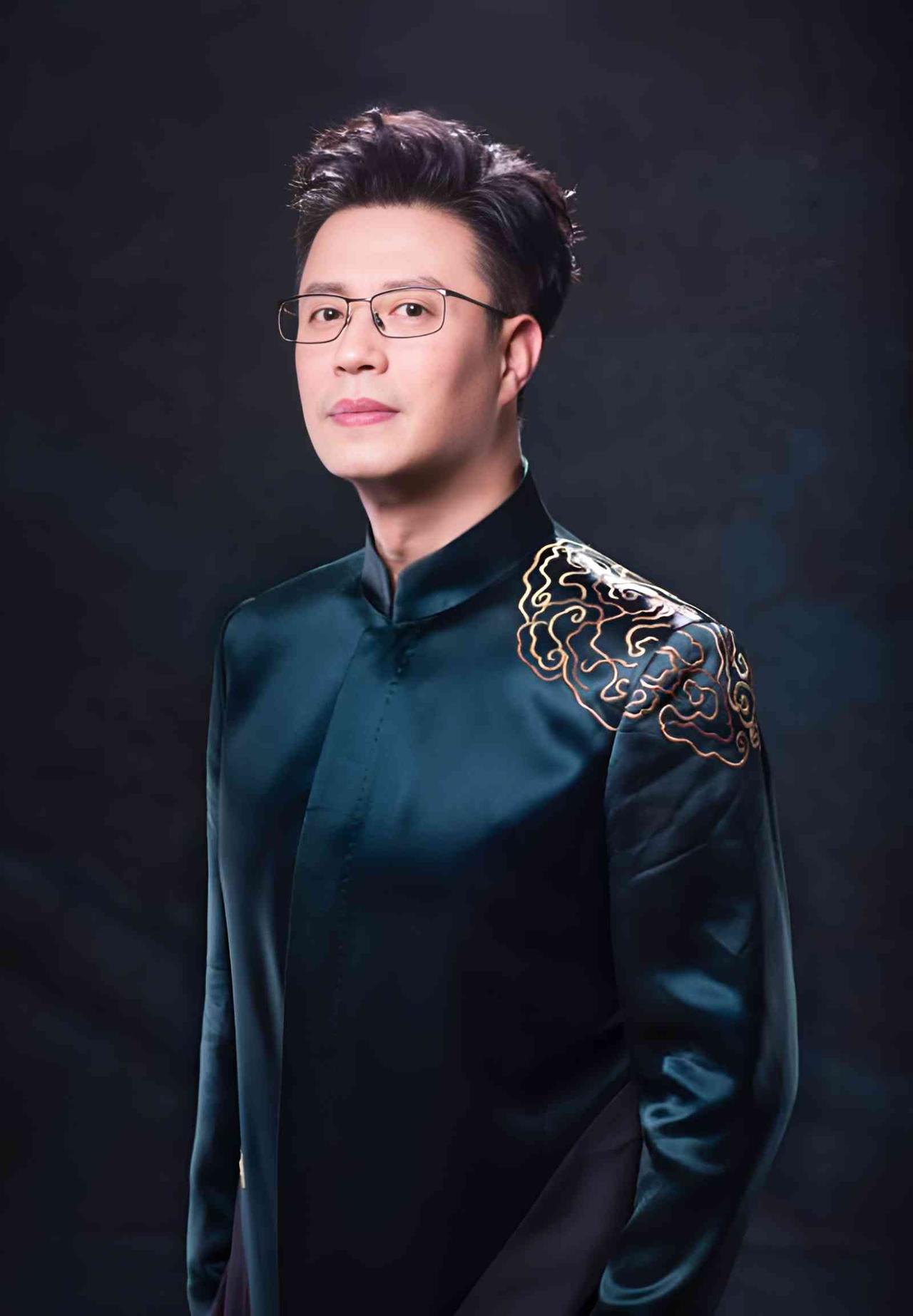 这四个人有什么共同点？不合群，但能力很强，于是，能人背后有人弄，长期被主流圈欺