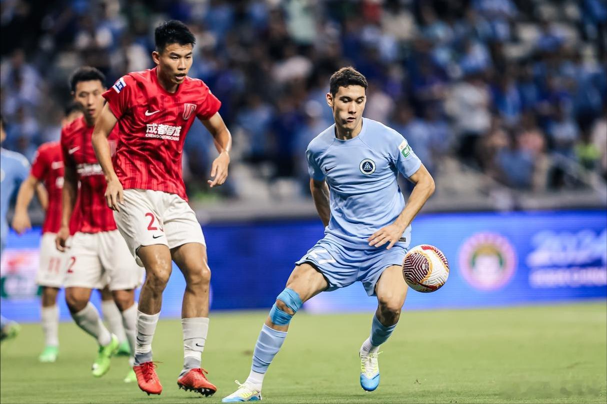 拜合拉木、费利佩和王子铭，还有唐创，以前中锋位置上缺人的成都蓉城，现在一下子富