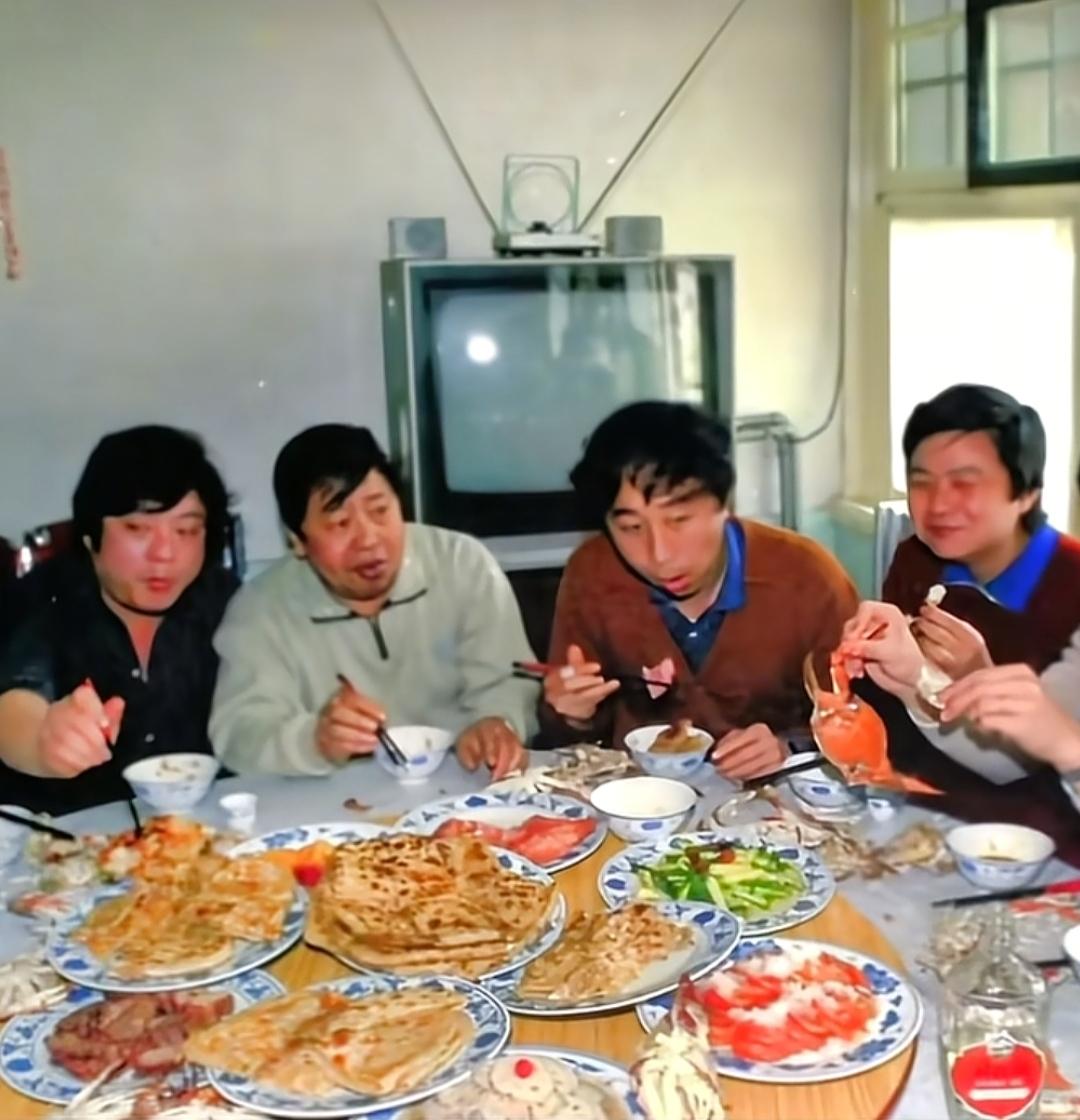 主持人马东说，小时候他们家，常年流水席，就是从早到晚，家里都在接待客人，