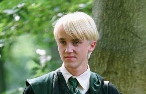 TomFelton透露自己仍然爱着JK·罗琳。TomFelton（在《哈利·