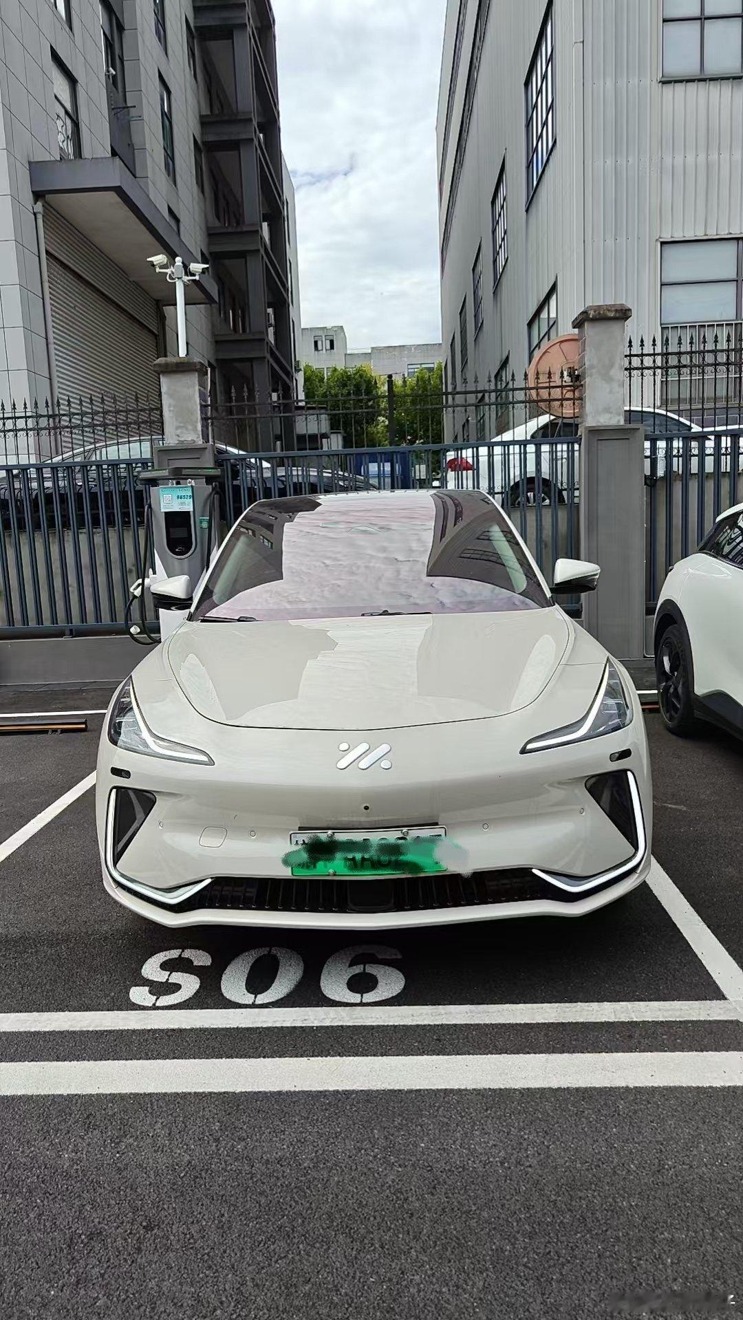 居然是真的，现在大清早，取号排队，然后车不能离场，2个小时能放大概五十度电，我们