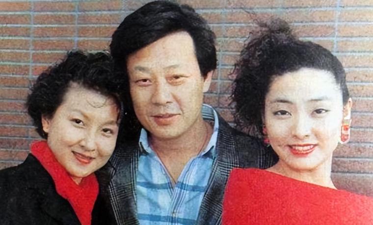 1996年，寇世勋把许黎丹带回家，对妻子说：“现在我离不开她，咱俩要么离婚，要么