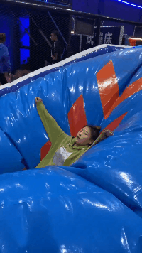 老妹儿这身法……佩服！