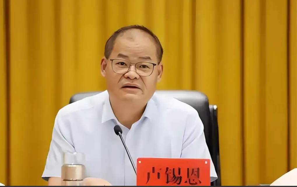 天大的笑话！捉老鼠的猫变硕鼠！抓贪官的“官”成贪官！据河南省纪委监委消息，原河