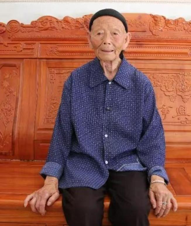 万万没想到，就因为丈夫王金长一句话“等我回来！”，段桂秀就在村口一等就是近90年