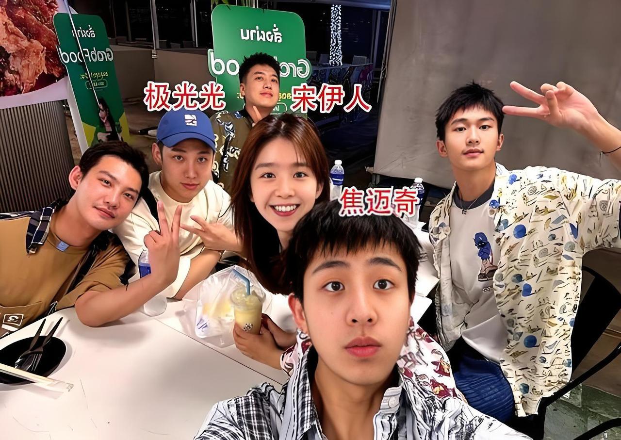 不得不说我妈这洞察力绝了！我给我妈看了一张宋伊人的照片，夸她挺漂亮的，没想