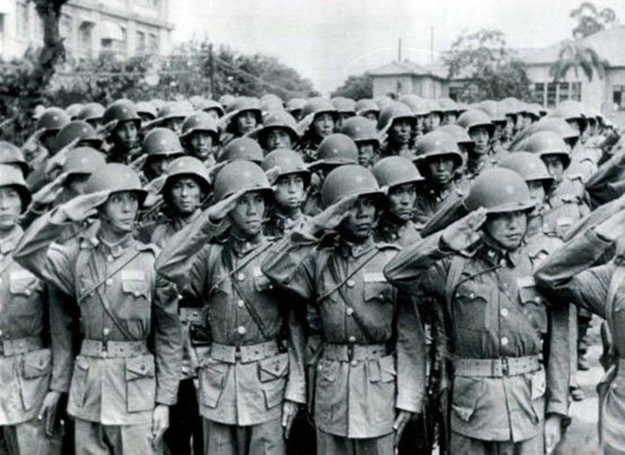 【1949年傅作义起义时，蒋系中央军为何没闹事？】1949年1月，傅作义将军在