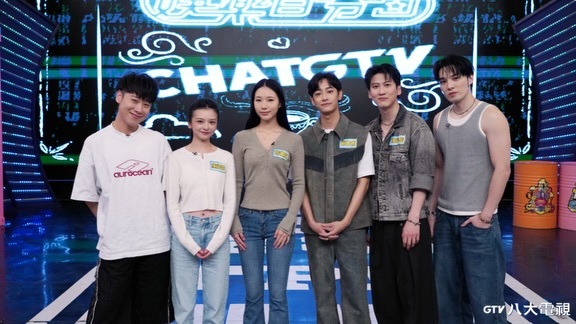 Elly复刻妈妈小S当年主持《娱乐百分百》的神采！当Elly说出：“欢迎收看20