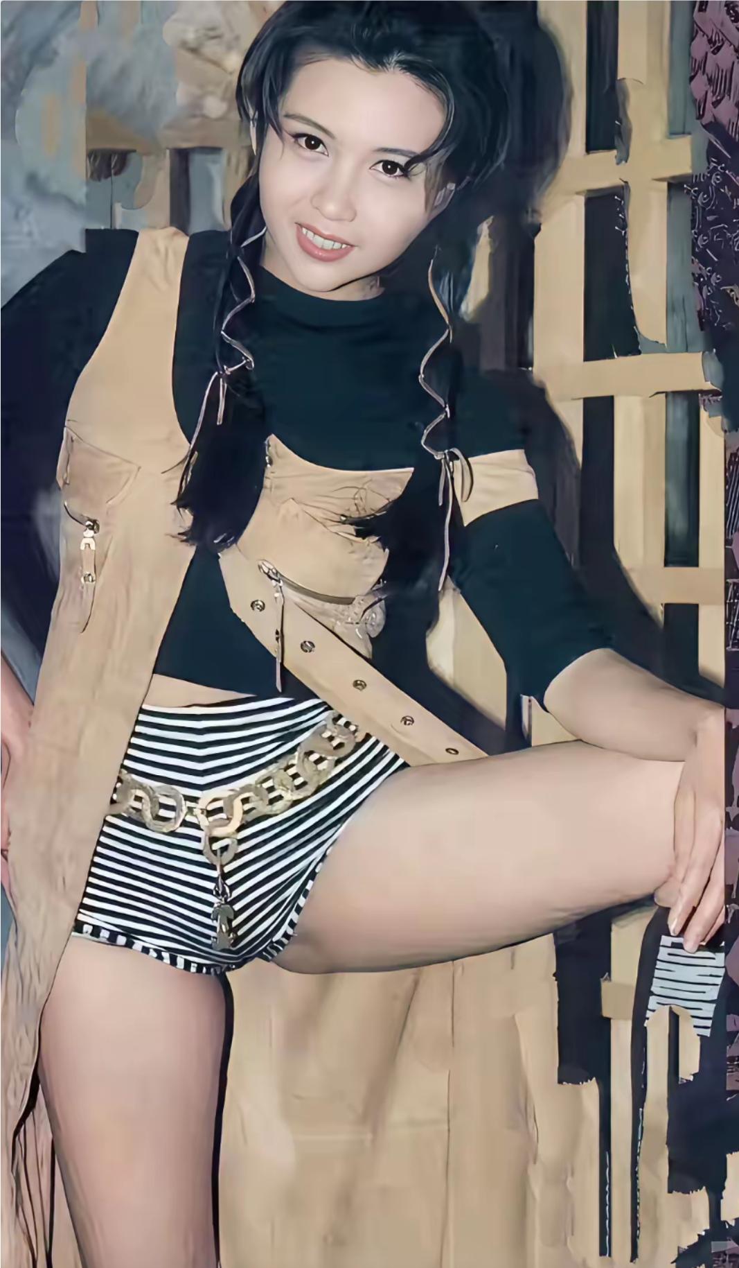 年轻的邱淑贞，真的是好美呀！