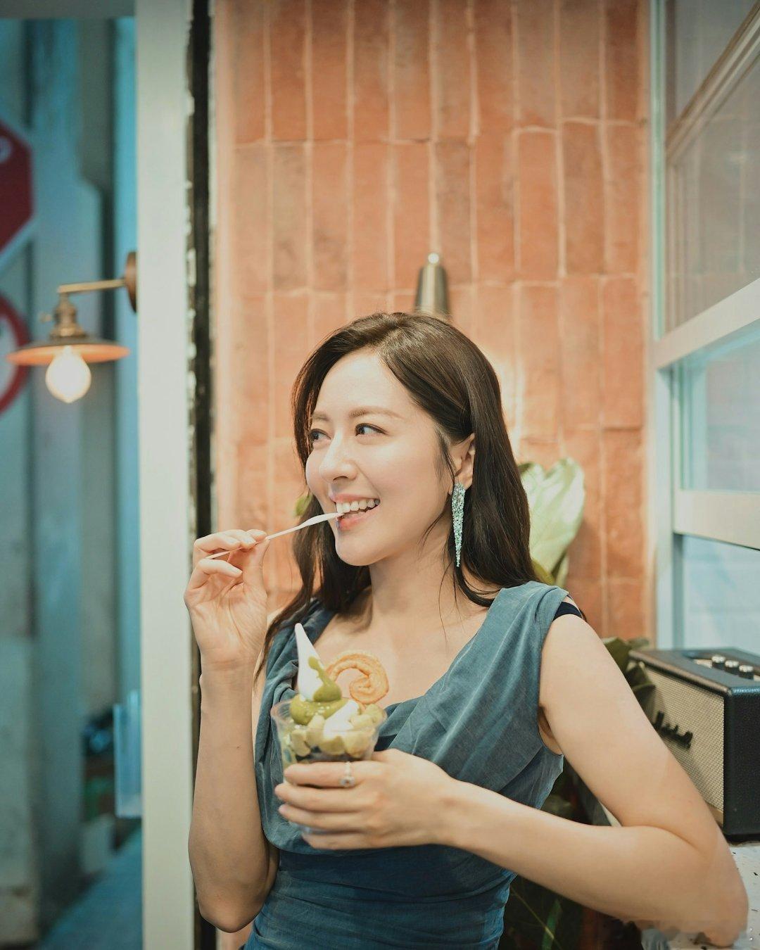 視后唐詩詠（Natalie）在2022年宣布離巢，與TVB結束20年賓主關係，