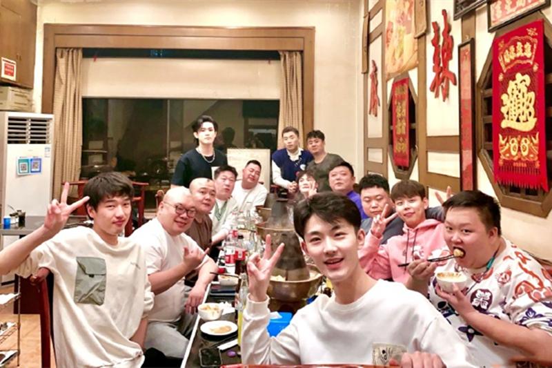 小剧场又开始缺演员了？六队在南京德云社连续举办三场个人汇报演出，一场是王霄笛的，