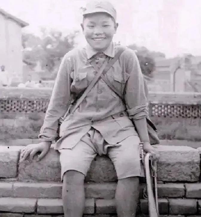 1937年，山西晋城，11岁少年庙会看戏打盹，醒来稀里糊涂跟八路军走了60里地，