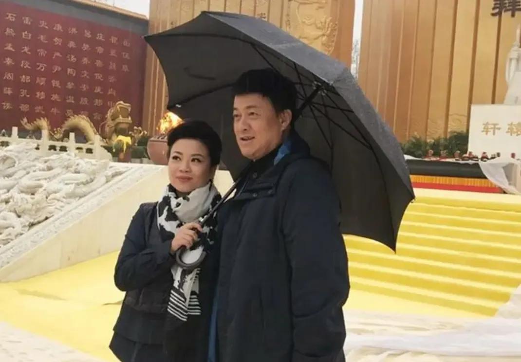 吕继宏和张也就是一对蓝颜知己在一档综艺节目上，主持人问歌唱家吕继宏：你理想中