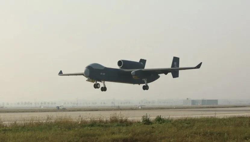 我国“九天”无人机母机首飞成功空中蜂群母舰成为现实2025年12月11日