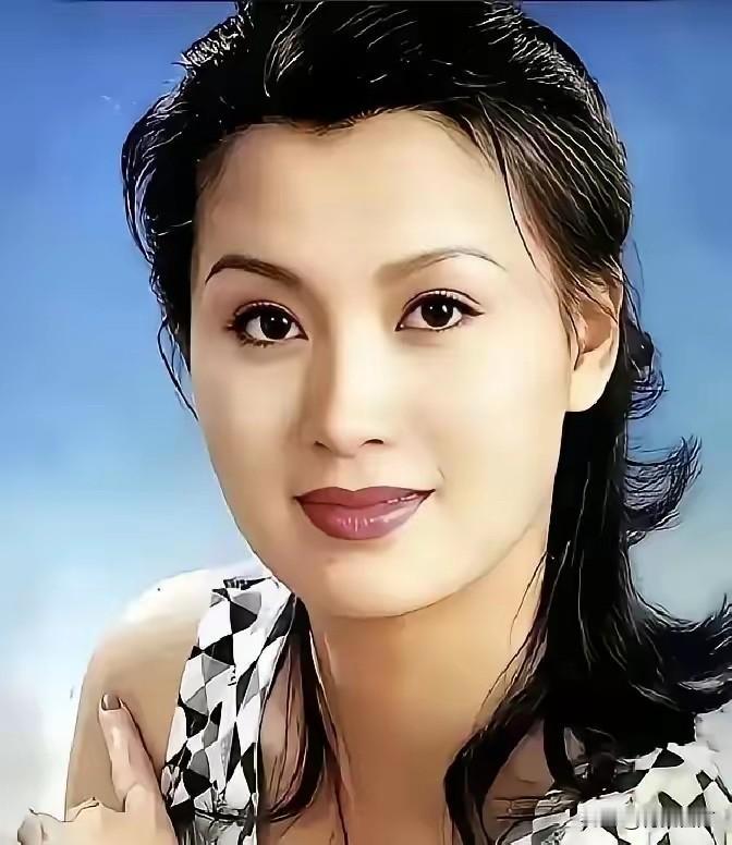 史兰芽当年拍完《围城》走红，陈道明当众夸她是梦中情人，她转头就跟家里要来户口本，
