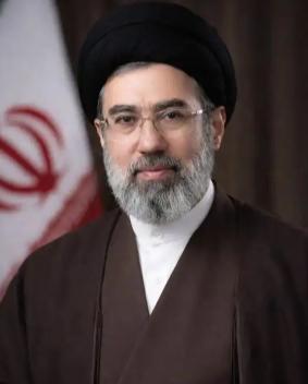 一周痛失7位至亲！伊朗新领袖的逆风翻盘，先过“生存关”。伊朗新领袖穆杰塔巴·哈梅