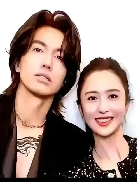 言承旭唱到“我是真的真的很爱你”时，突然嘶吼出佟丽娅名字，台下瞬间沸腾，都在等“