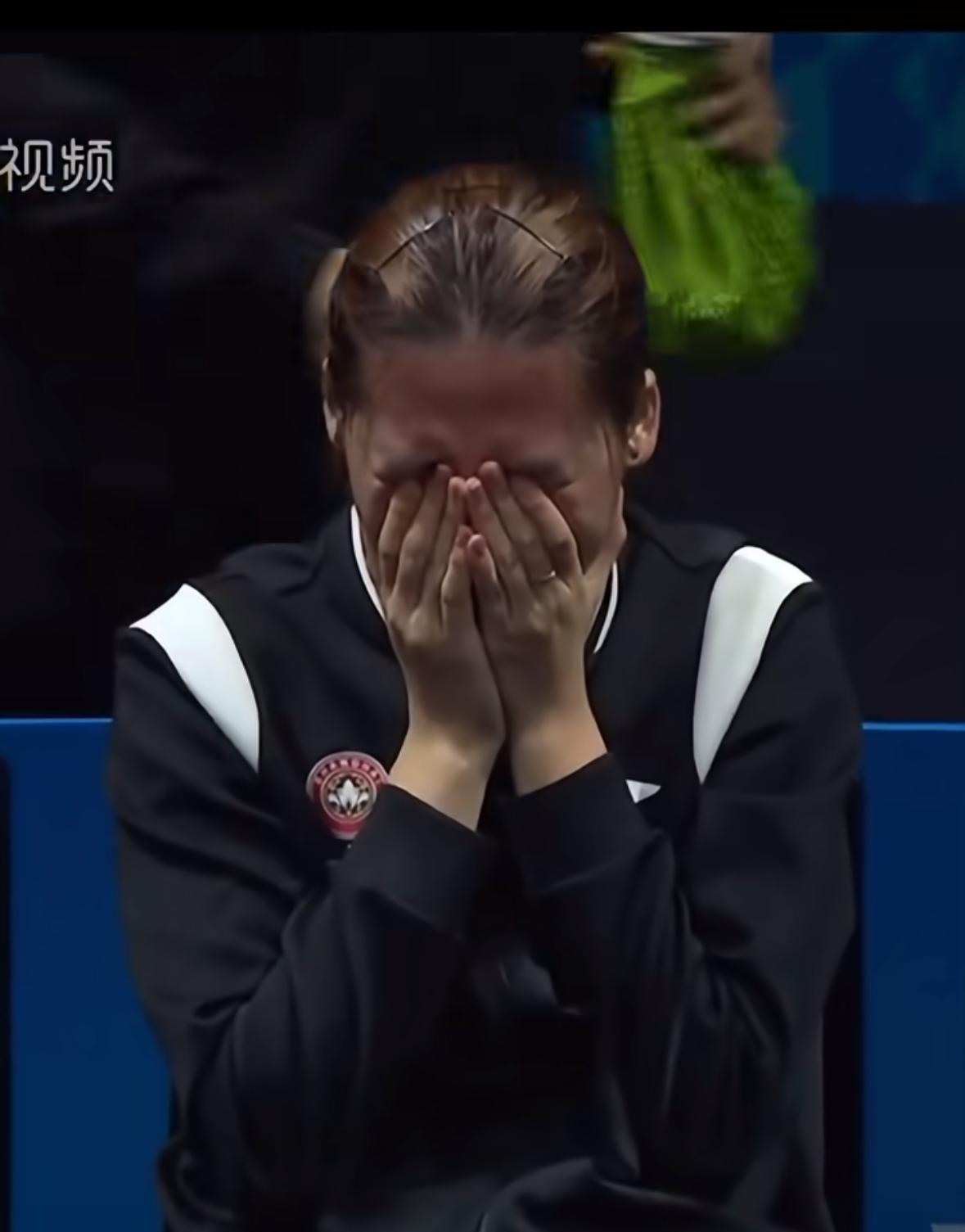 恭喜上海女团夺得铜牌——陈熠掩面而泣太让人感动🥹上海女团的这枚铜牌来之不易啊