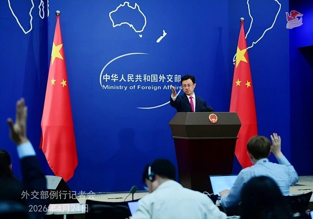 中美芯片战争再次升级！特朗普要全面封杀中国？外交部重磅发声！芯片战争再起！特朗普