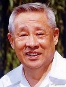 1933年2月，陈赓和廖承志在上海法租界先后被捕，廖承志一副贪生怕死的样子主动提