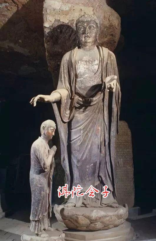 麦积山133窟：光线一转，佛陀好像流下了眼泪打卡麦积山，千万不要只盯着“东方微