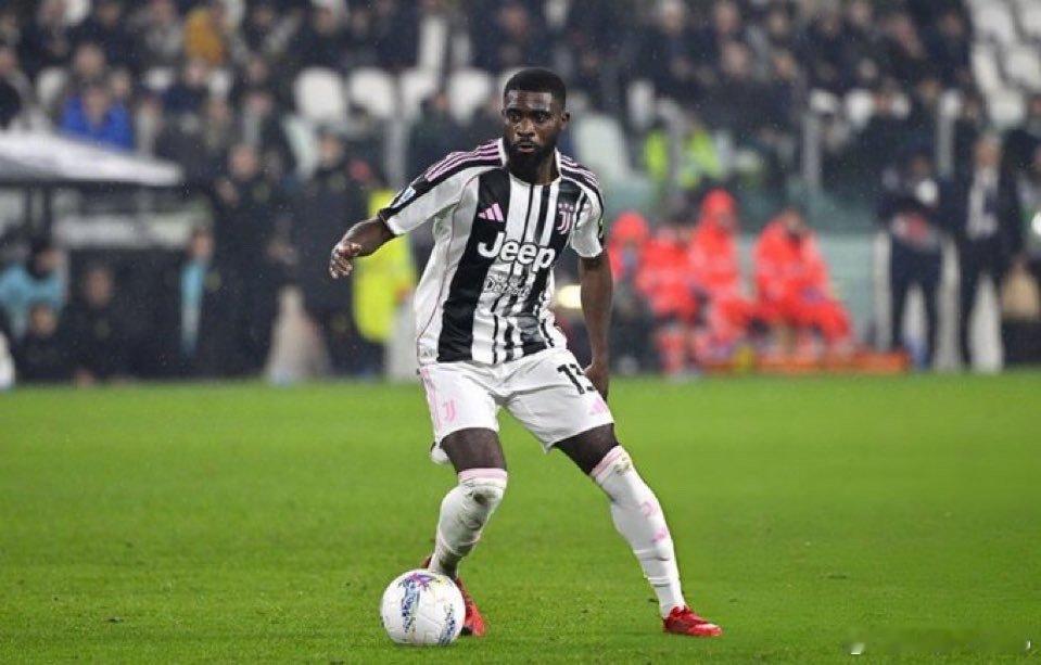 Calciomercato.com：博加似乎已经赢得了尤文图斯和斯帕莱蒂的信任，