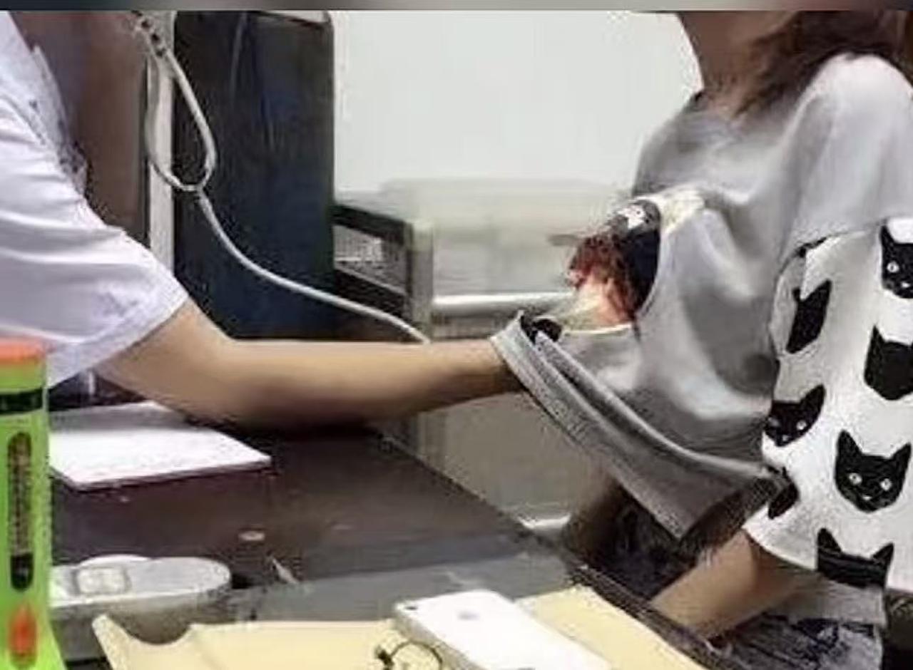 女子看病遭医生二十余次胸部触碰，所谓调理实为侵害安徽马鞍山汪女士的遭遇，看完让