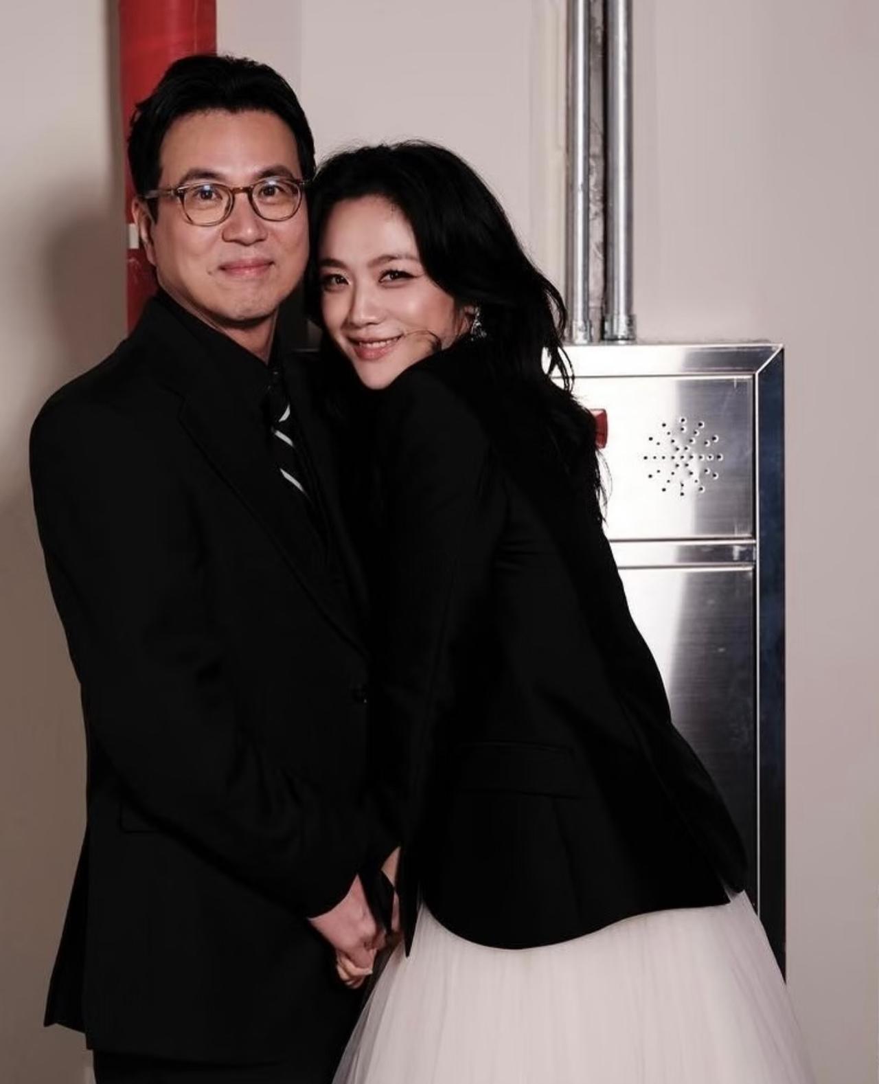 汤唯生完二胎，直接把韩国导演老公逼得停工3个月，这事放韩国，炸了。导演金泰勇