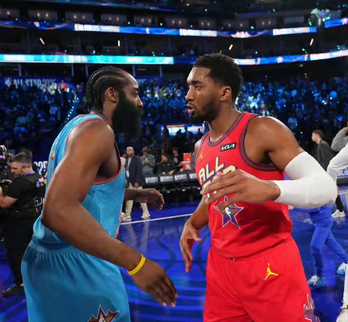 骑士这首发阵容可够豪华的，除了泰森，其他4个人都进过全明星！1、哈登——36岁，