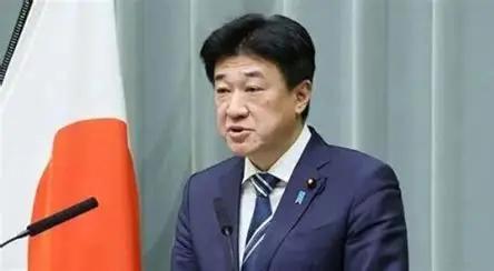 在中国方面完全否认日本的冲之鸟礁是岛屿，并且不承认日本设定的专属经济区合法后。