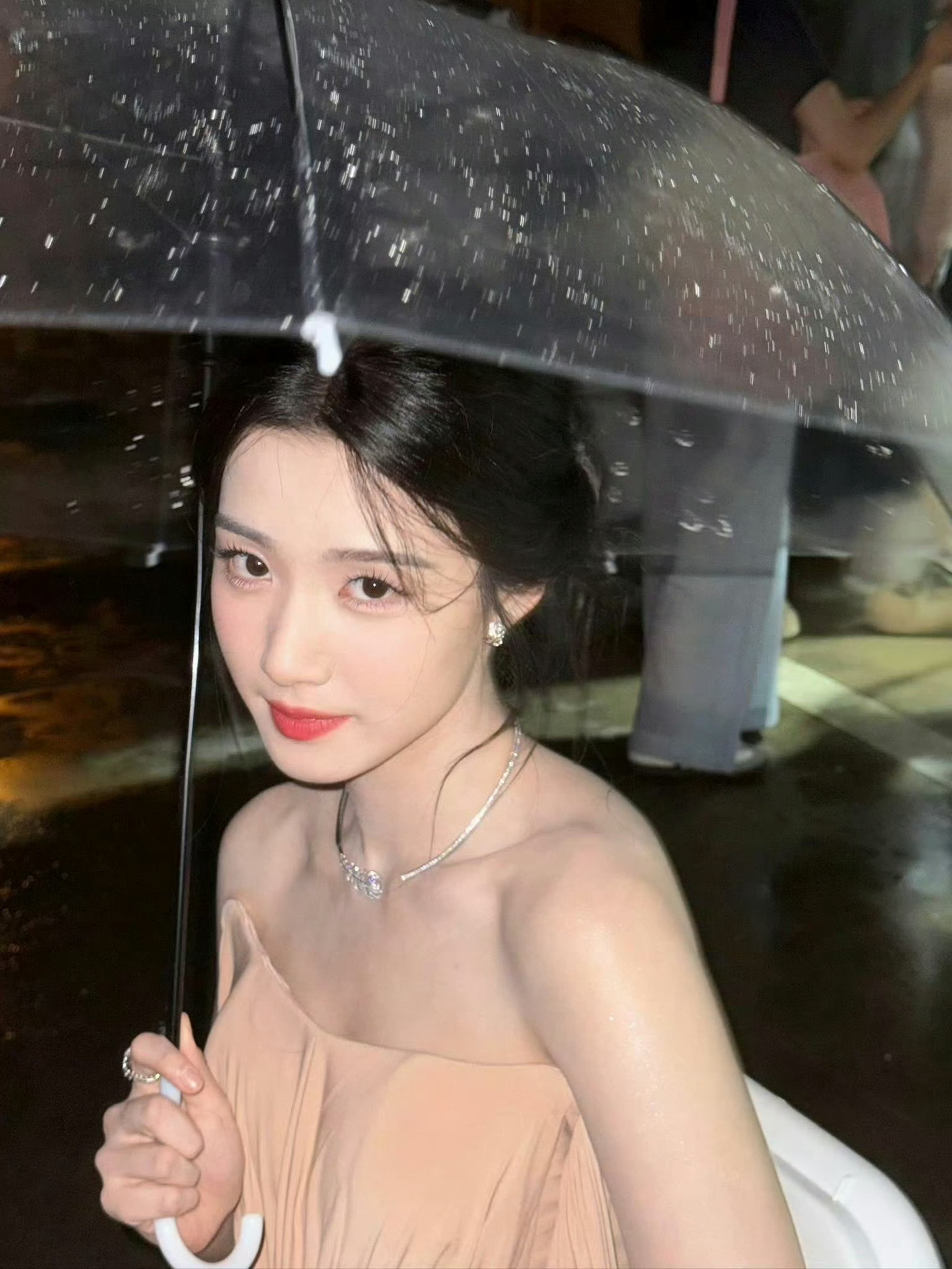 卢昱晓红毯公主卢昱晓在逃公主闪现了，每一个镜头都很美🤩​​​