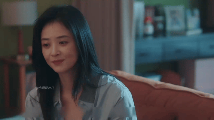 在热播剧《四喜》中，蒋欣饰演的许知夏终于摆脱过往虐心人设，被爱好好“养”了一回。