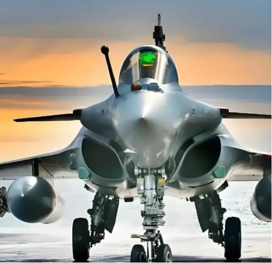 俄罗斯这一次全看明白了，俄罗斯军队一旦停火，大批西方武器就要涌入乌克兰！100架