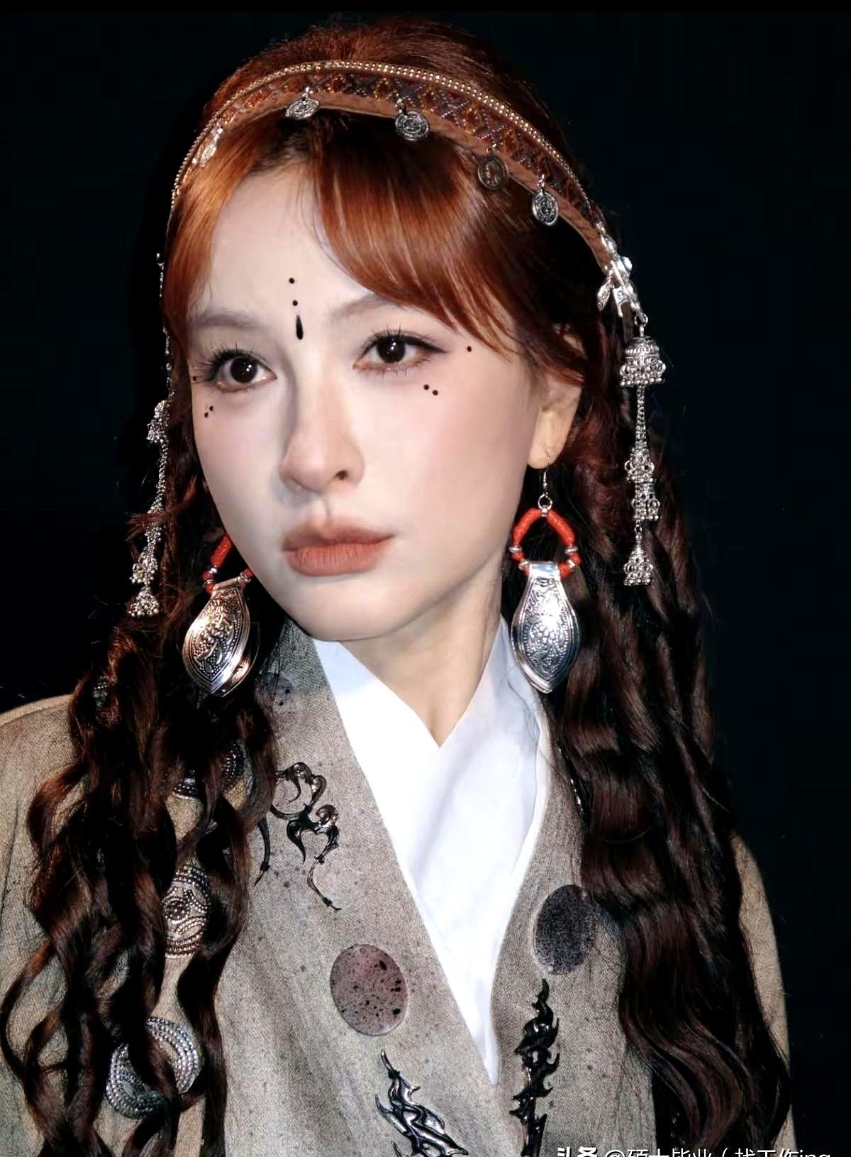 吴昕终于带男友郑凯去见何炅和李维嘉了！这顿饭吃得可不简单。前几天在北京，